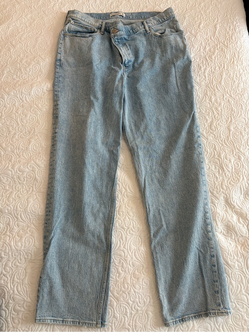 Abercrombie 90’s Straight Ultra High-Rise Crossover Button Jeans